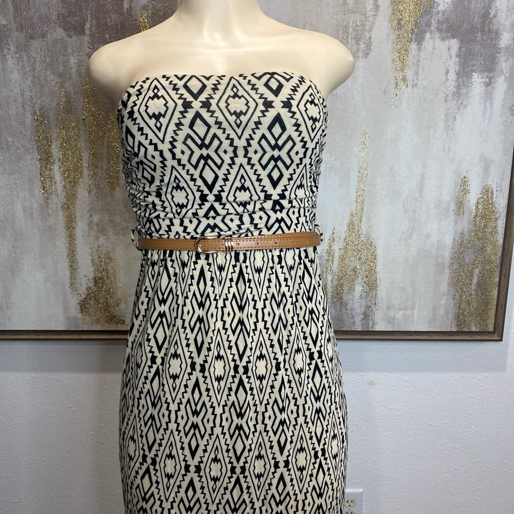 Black and White Geometric Maxi Dress ⭐️ - Picture 4 of 5